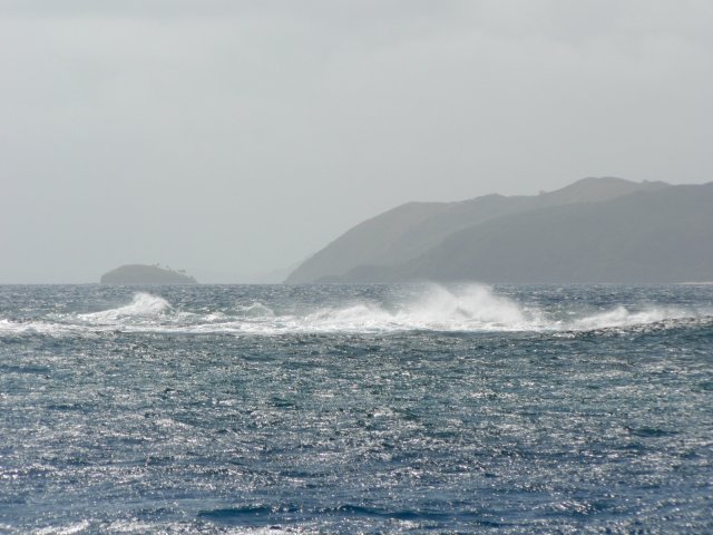 80- Hauts-fonds invisibles a contre-jour que revelent le vent et les vagues 
